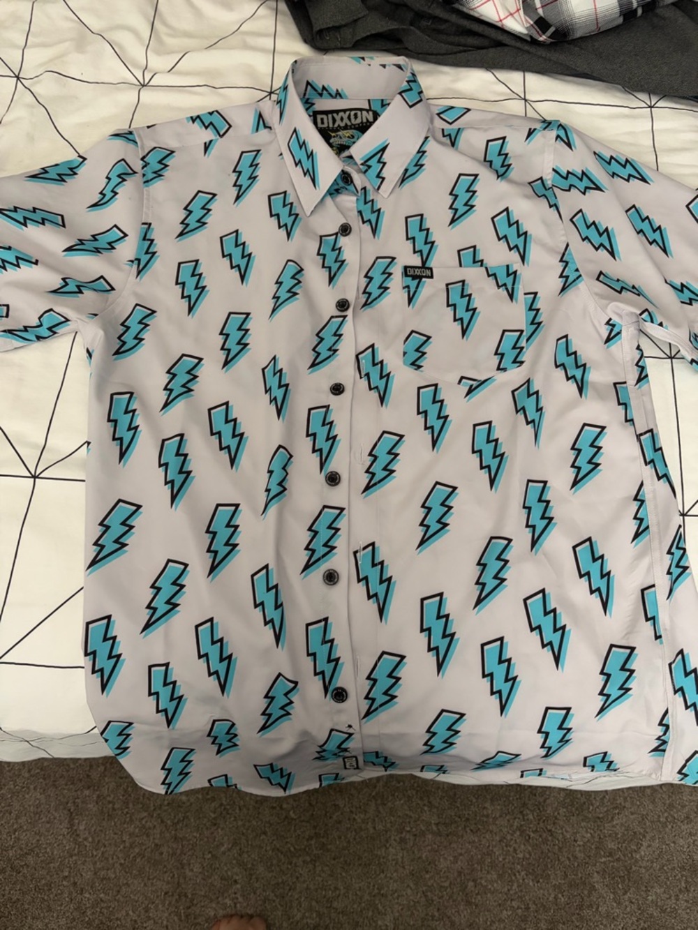 DIXXON Light Gray Button-Up with Turquoise Lightning Bolt Print - SHORT SLEEVE